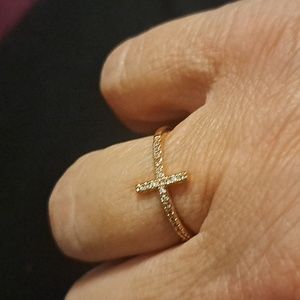 Womens Rhinestone Cross Ring Size: 8